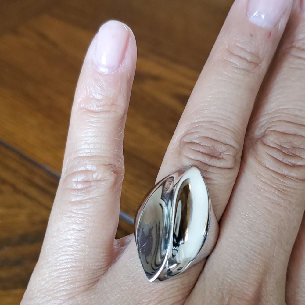 Park lane ring